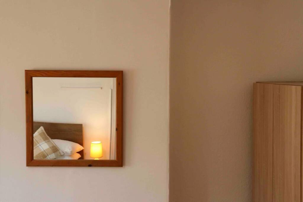 Cheerful 2 Bedroom Residential Home - Free Parking Leeds  Ngoại thất bức ảnh